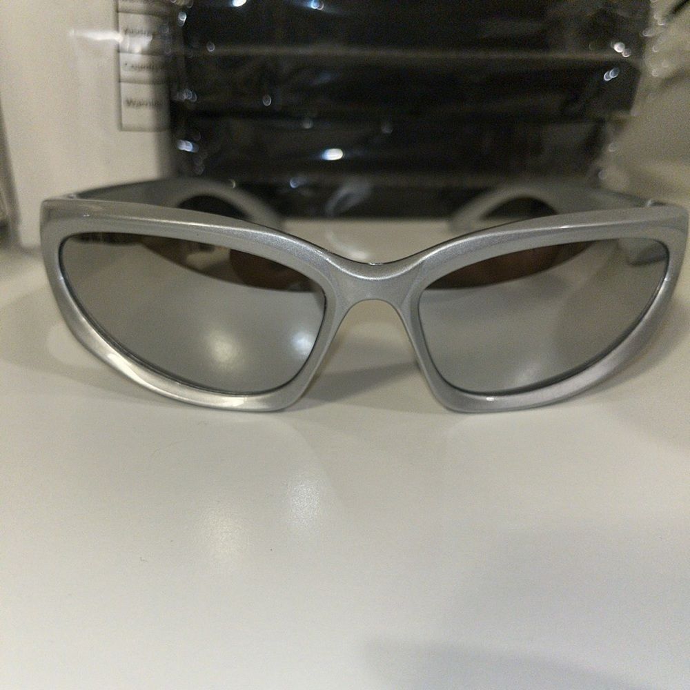 Wrap around summer sunglasses